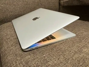 M1315- MACBOOK PRO 13 Inch 2017 i5 / 8GB/128SSD phím JP   SILVER